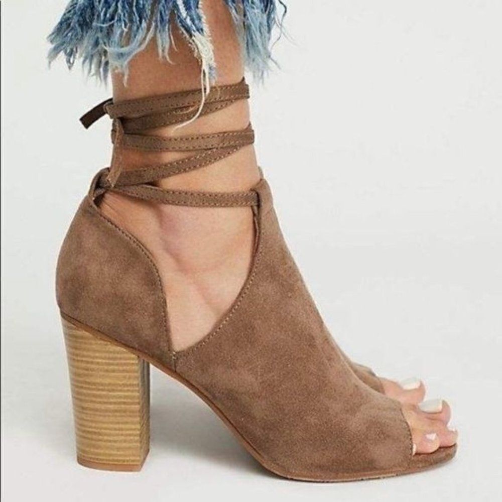 BC Vegan Chestnut Ankle Tie Heels Size 10